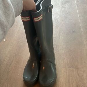 Like New Hunter Rain Boots